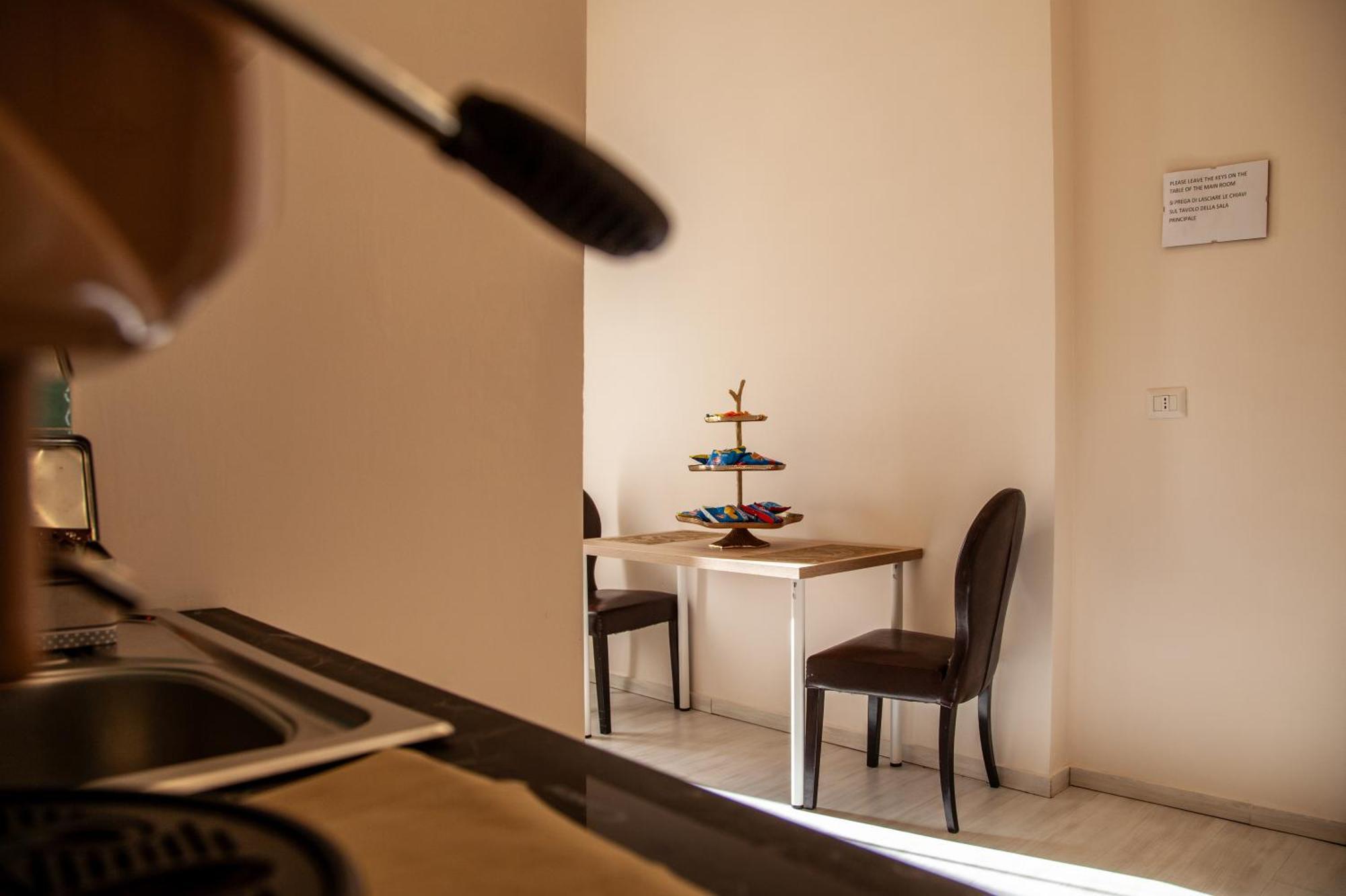 Airport Luxury Rooms Naples Exterior photo
