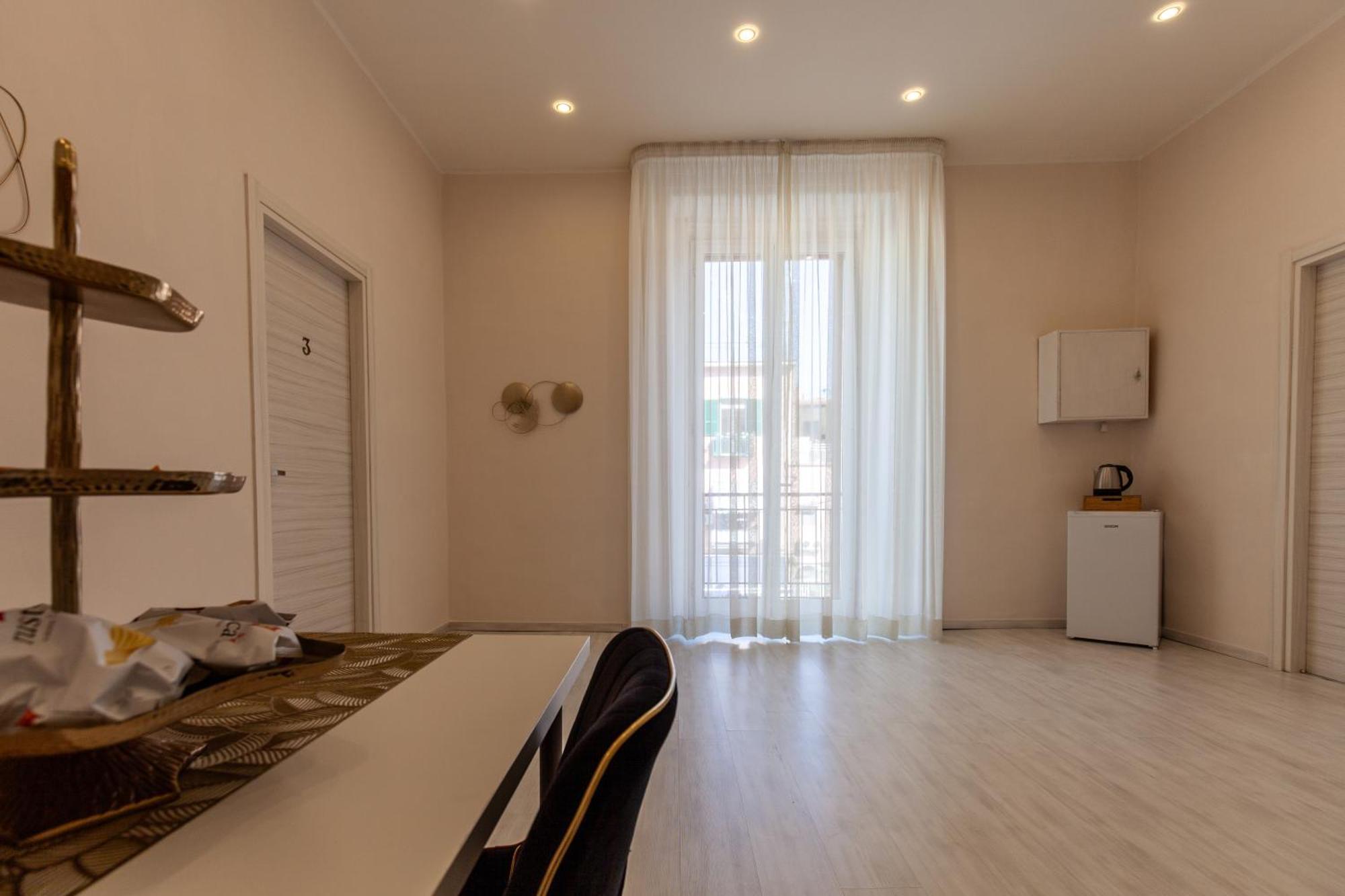 Airport Luxury Rooms Naples Exterior photo