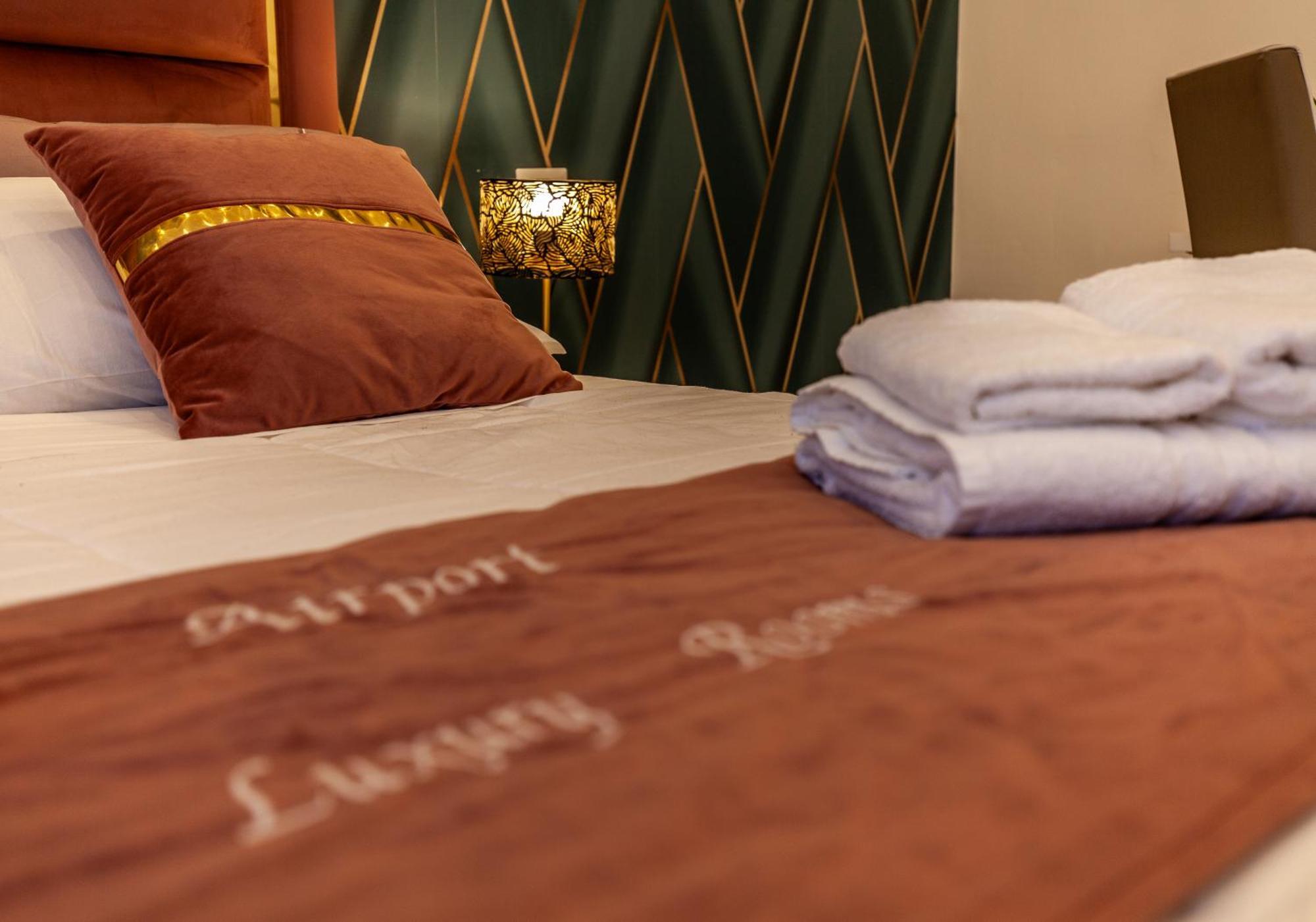 Airport Luxury Rooms Naples Exterior photo
