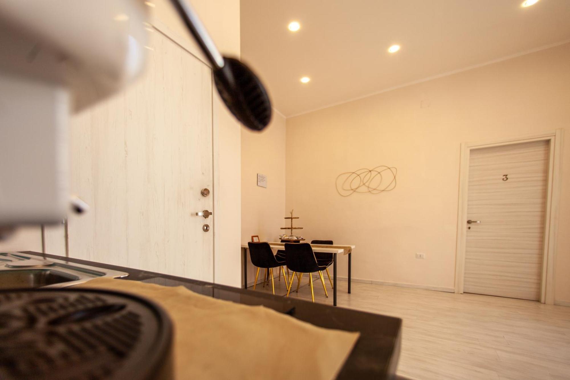 Airport Luxury Rooms Naples Exterior photo
