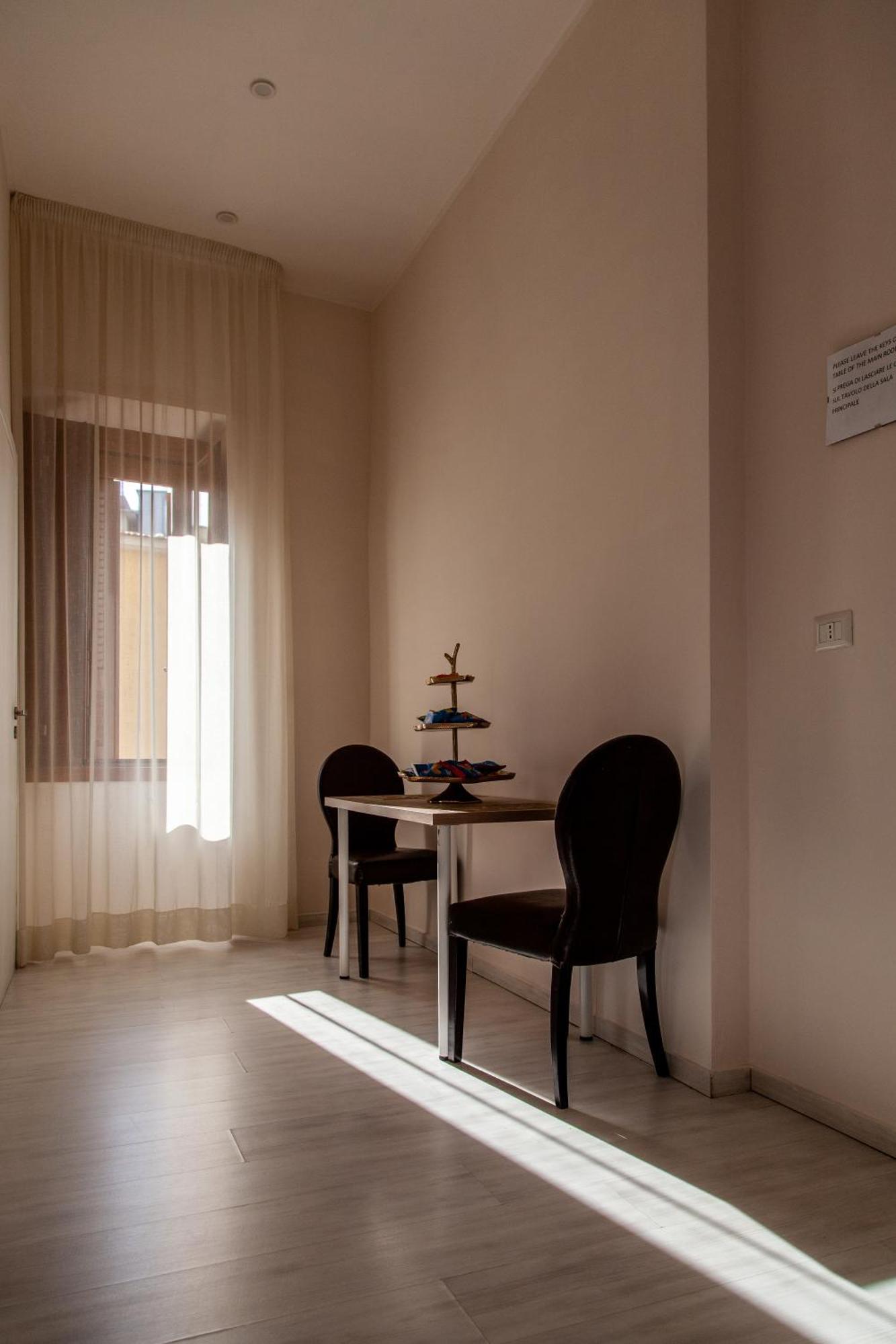 Airport Luxury Rooms Naples Exterior photo