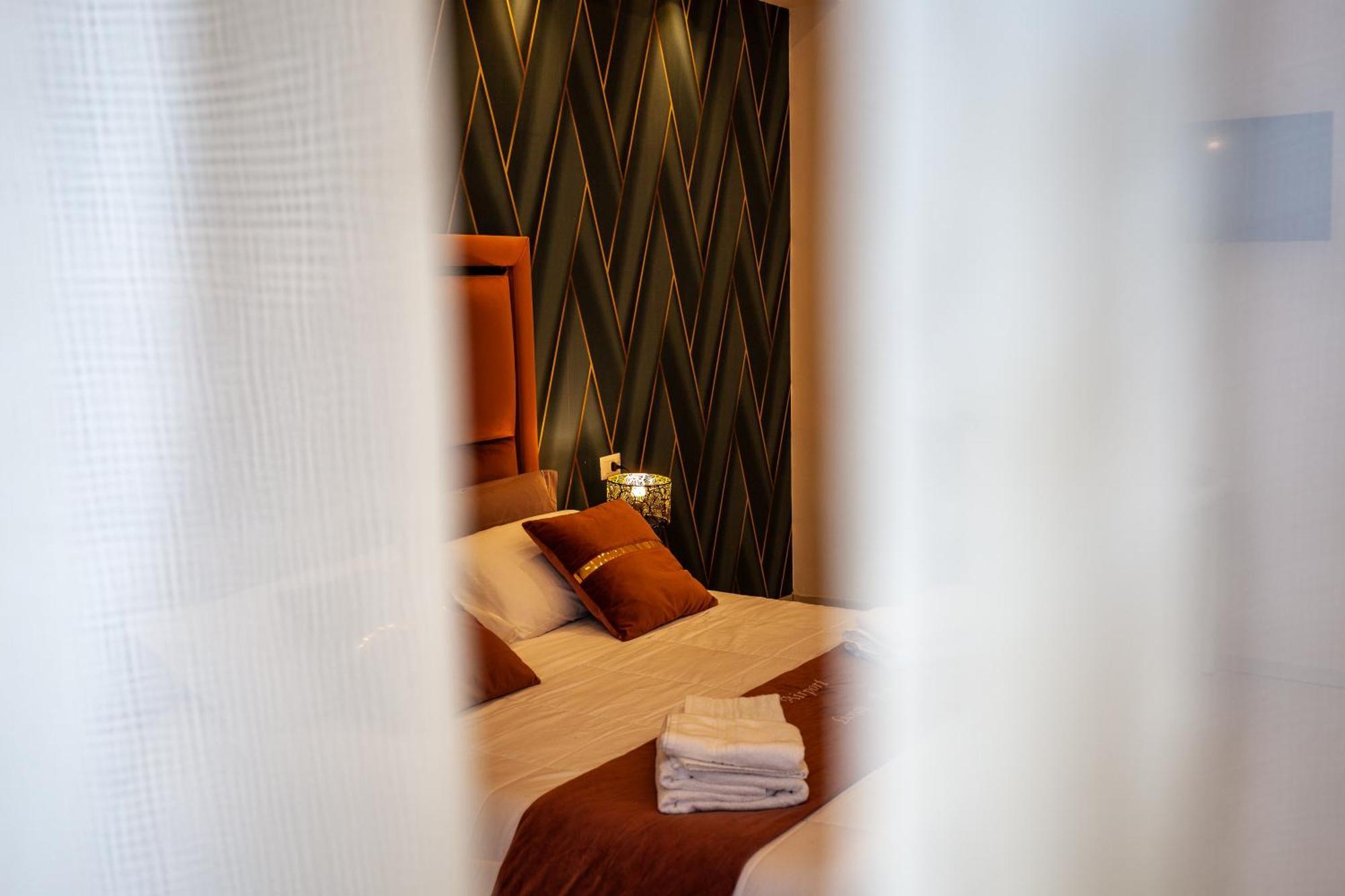 Airport Luxury Rooms Naples Exterior photo